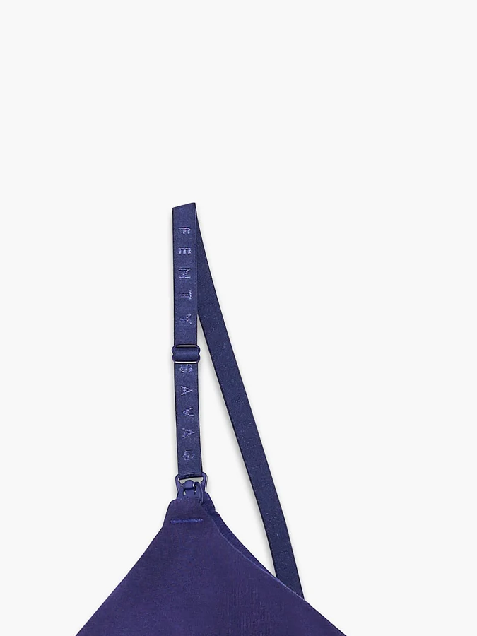 Rihanna comparte una foto amamantando y anuncia su nueva línea de brasieres de lactancia