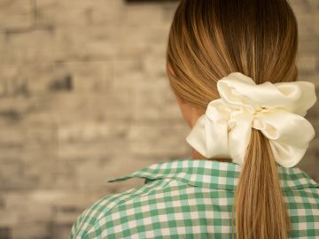 Cuida tu cabello y evita dañarlo con estas 6 scrunchies que cuestan menos de $20 dólares
