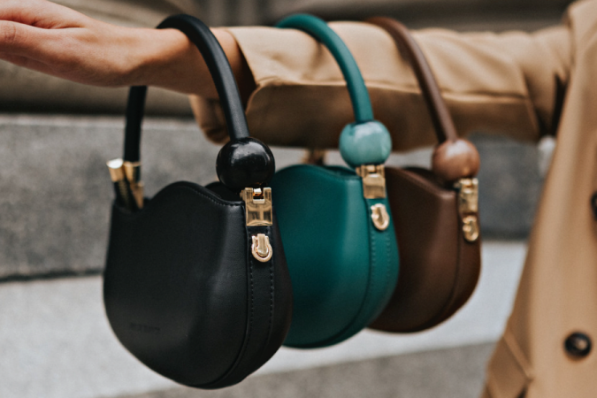 Conoce la bolsa viral en Amazon que se ve de lujo pero tiene un costo mucho más accesible