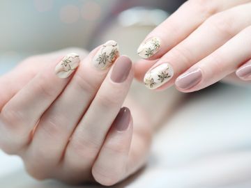 Conoce el “manicure porcelana”, la nueva tendencia viral de uñas en TikTok