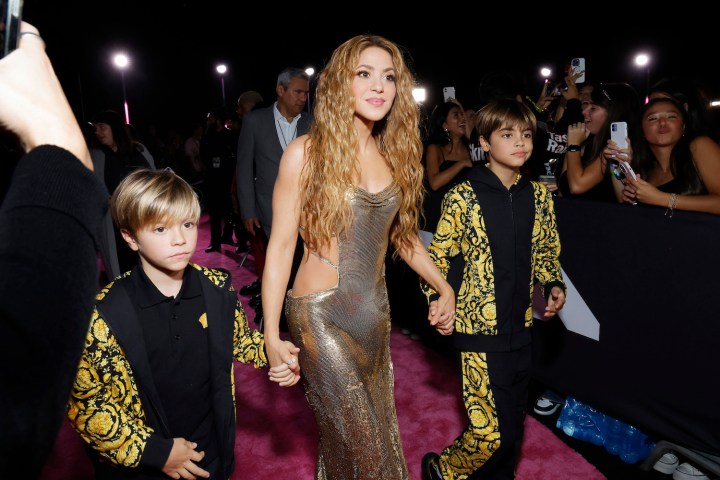 Exempleada de Shakira se le va a yugular y la señala de tacaña y “nefasta”
