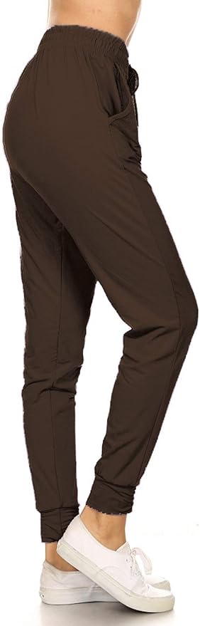 Conoce los joggers suaves que son virales en Amazon y cuestan menos de $15 dólares