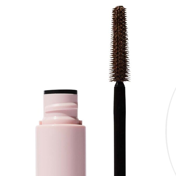 6 máscaras de pestañas color café para un maquillaje natural por menos de $20 dólares