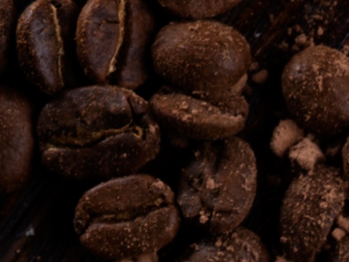 5 perfumes con notas de café perfectos para otoño 2023 que te dejarán un aroma cremoso