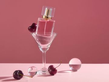 5 populares perfumes con notas de cereza que te dejarán un aroma sensual y femenino