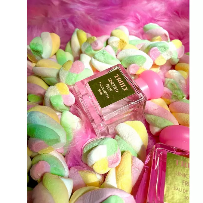 6 perfumes con notas de algodón de azúcar para tener un olor dulce pero sofisticado