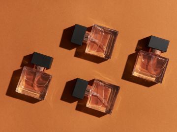 6 deliciosos perfumes con notas de ámbar que te transportarán a una cabaña llena de lujo