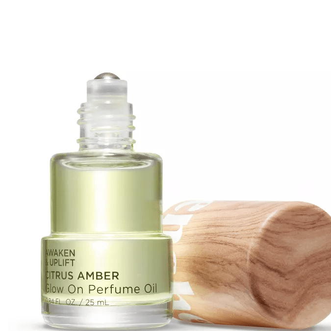 6 deliciosos perfumes con notas de ámbar que te transportarán a una cabaña llena de lujo