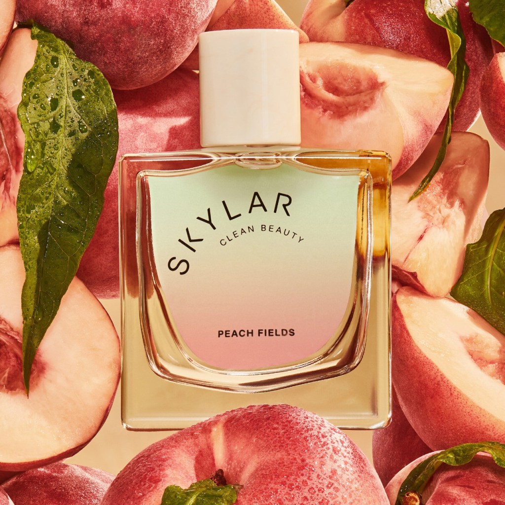 5 perfumes con notas de durazno que te dejarán un aroma fresco e irresistible