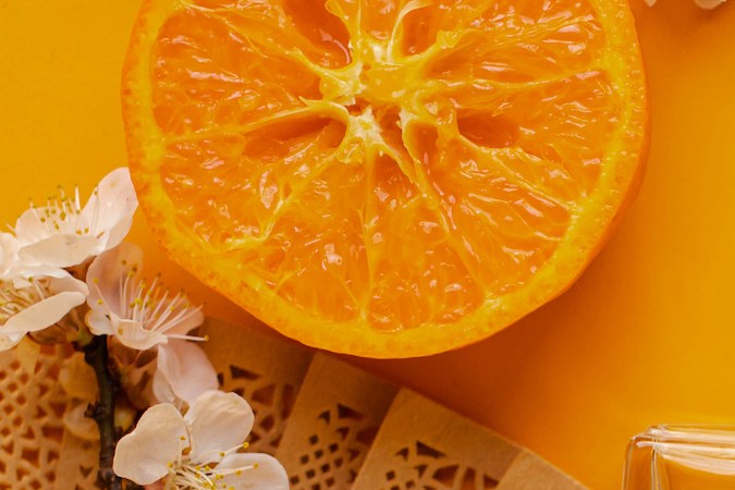 7 perfumes con notas de flor de naranja que te dejarán un aroma fresco y atractivo