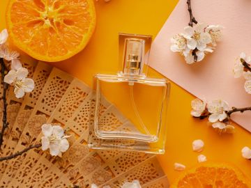7 perfumes con notas de flor de naranja que te dejarán un aroma fresco y atractivo