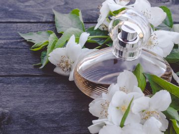 6 perfumes con notas de jazmín ideales para acompañar el estilo del ‘lujo silencioso’