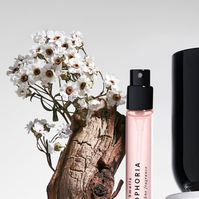 5 perfumes con notas de sándalo ideales para otoño que te dejarán un aroma muy seductor