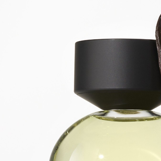 5 perfumes con notas de sándalo ideales para otoño que te dejarán un aroma muy seductor