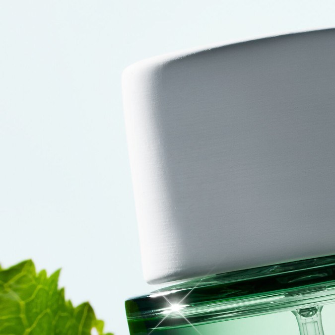 5 perfumes con notas de sándalo ideales para otoño que te dejarán un aroma muy seductor