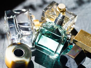 5 deliciosos perfumes unisex que puedes usar en cualquier ocasión durante todo el año