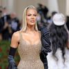 Khloé Kardashian cuida su piel con un serum facial que solo cuesta $11 dólares