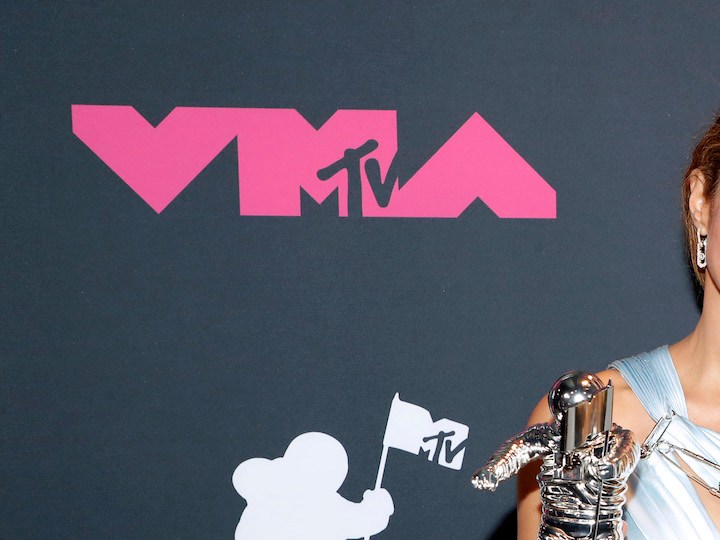 Shakira triunfa en los MTV VMAs 2023 y deja una ola de memes en redes sociales