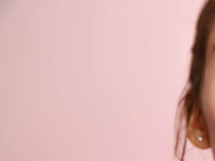 Si tienes los labios secos o agrietados, necesitas conocer el ‘lip oil’ viral de $11 dólares
