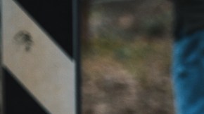 Tendencias otoño 2023: 7 blusas y tops que puedes usar con una falda midi tableada