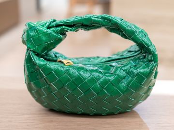 Tendencias otoño 2023: 7 bolsas tipo ‘crescent’ que puedes comprar desde $17 dólares