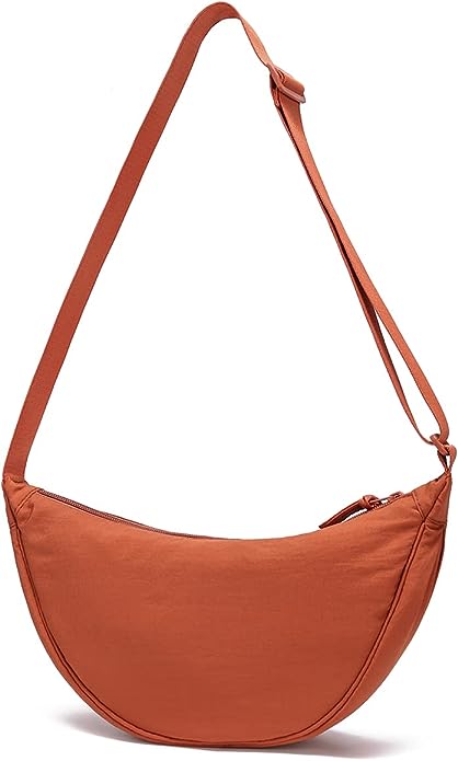 Tendencias otoño 2023: 7 bolsas tipo ‘crescent’ que puedes comprar desde $17 dólares