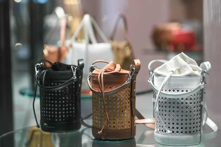 Tendencias otoño/invierno 2023: 8 hermosas bolsas tipo ‘bucket’ desde $20 dólares