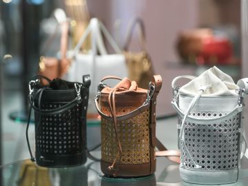 Tendencias otoño/invierno 2023: 8 hermosas bolsas tipo ‘bucket’ desde $20 dólares