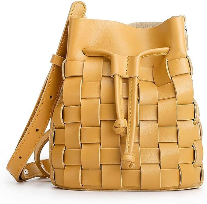 Tendencias otoño/invierno 2023: 8 hermosas bolsas tipo ‘bucket’ desde $20 dólares