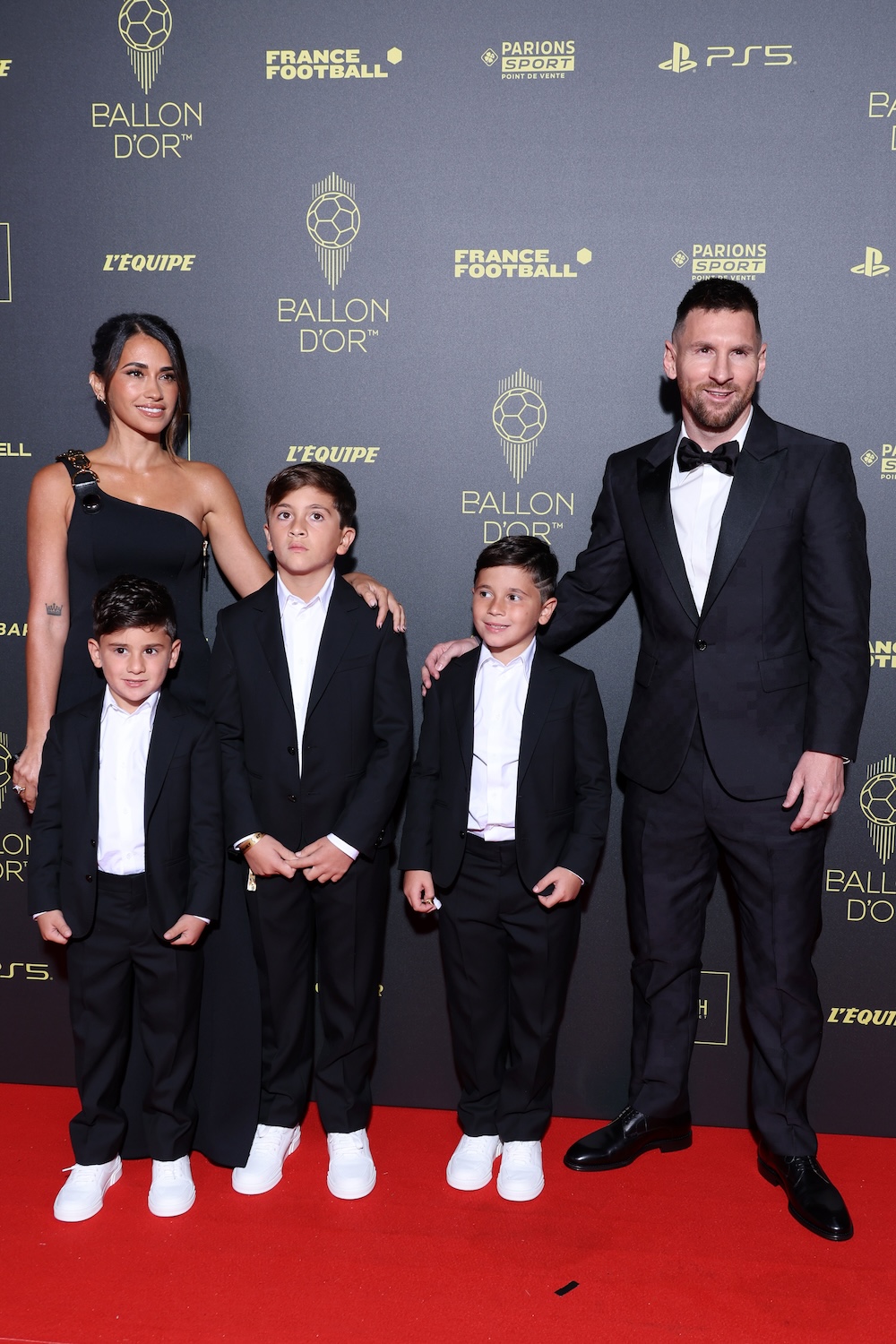 Antonela Roccuzzo deslumbra con su elegante look en la alfombra roja del Balón de Oro 2023