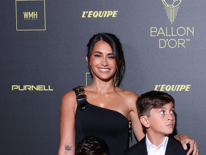 Antonela Roccuzzo deslumbra con su elegante look en la alfombra roja del Balón de Oro 2023