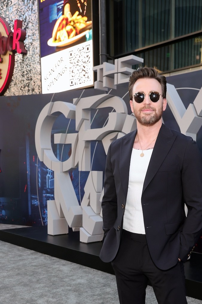 Chris Evans confirma su matrimonio y revela que tuvo boda doble con Alba Baptista