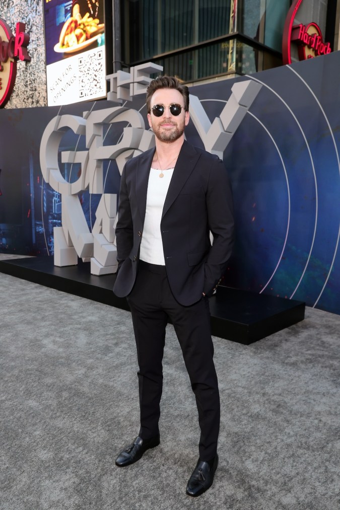 Chris Evans confirma su matrimonio y revela que tuvo boda doble con Alba Baptista