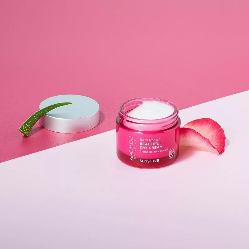 Conoce el humectante facial de $16 dólares que deja tu piel "suave como un pétalo de rosa”