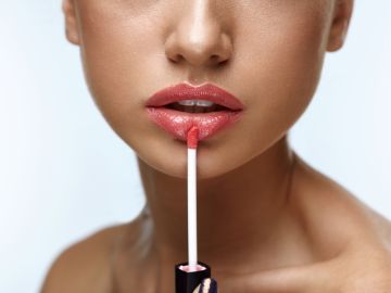 6 populares dupes del Gloss Bomb de Fenty por menos de $11 dólares