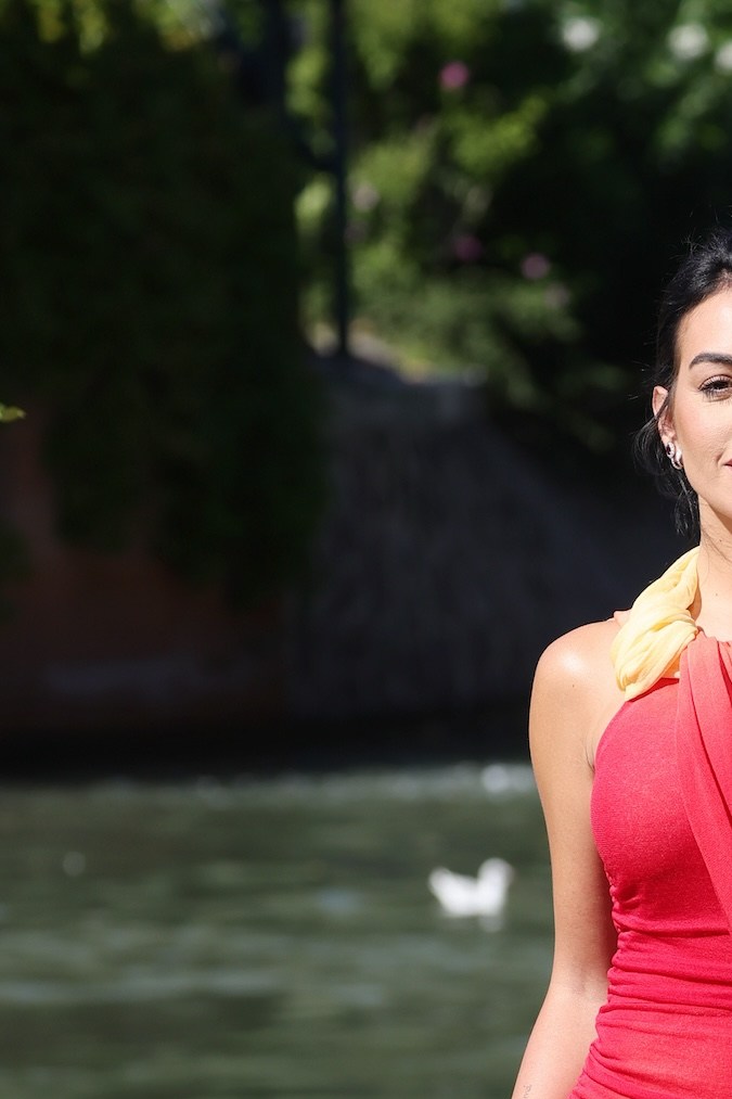 Acusan a Georgina Rodríguez de abusar de los filtros en portada de Vogue