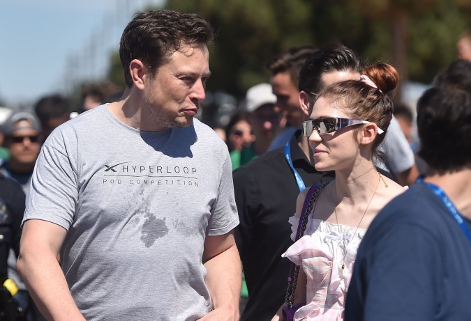 Grimes comienza una batalla legal contra Elon Musk por el derecho de ver a sus 3 hijos