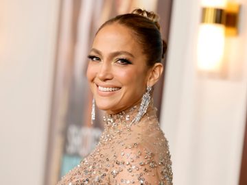 Jennifer Lopez confiesa que se sintió insegura de su cuerpo tras dar a luz a sus gemelos
