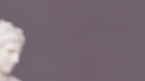 Paris Fashion Week SS24: Valentino celebra a la mujer con una colección romántica y elegante