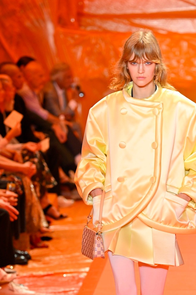Paris Fashion Week SS24: Louis Vuitton presenta una colección aventurera y soñadora