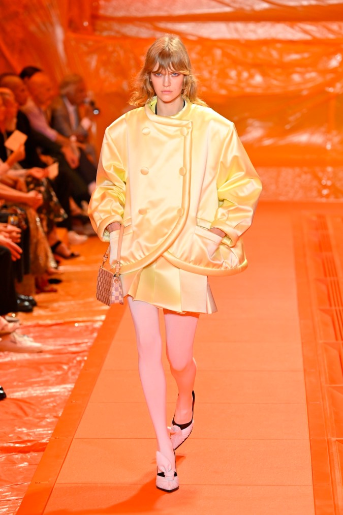 Paris Fashion Week SS24: Louis Vuitton presenta una colección aventurera y soñadora