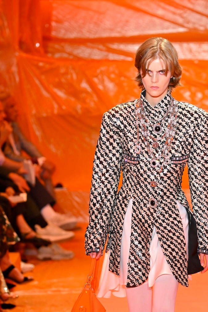 Paris Fashion Week SS24: Louis Vuitton presenta una colección aventurera y soñadora