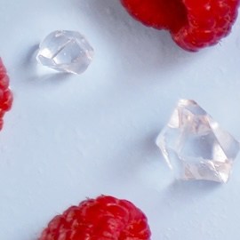 6 deliciosos perfumes con notas de frambuesa que te dejarán un aroma chispeante y fresco