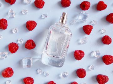 6 deliciosos perfumes con notas de frambuesa que te dejarán un aroma chispeante y fresco