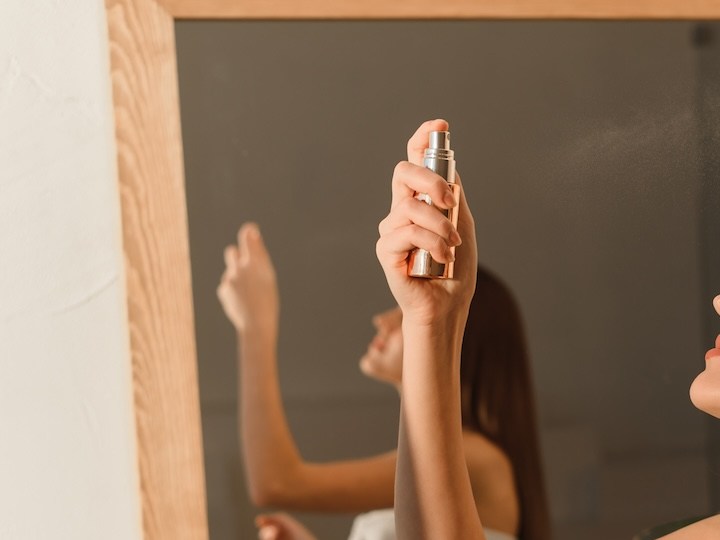 Perfumes para el cabello: qué son, beneficios y por qué son diferentes al perfume regular