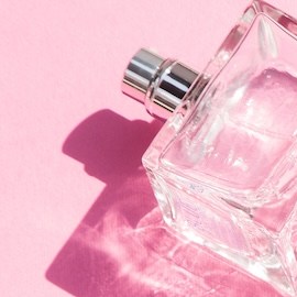 7 perfumes con notas de gardenia para conseguir un aroma floral súper elegante