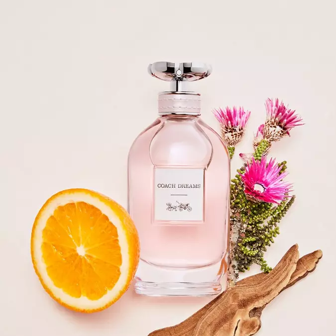 7 perfumes con notas de gardenia para conseguir un aroma floral súper elegante