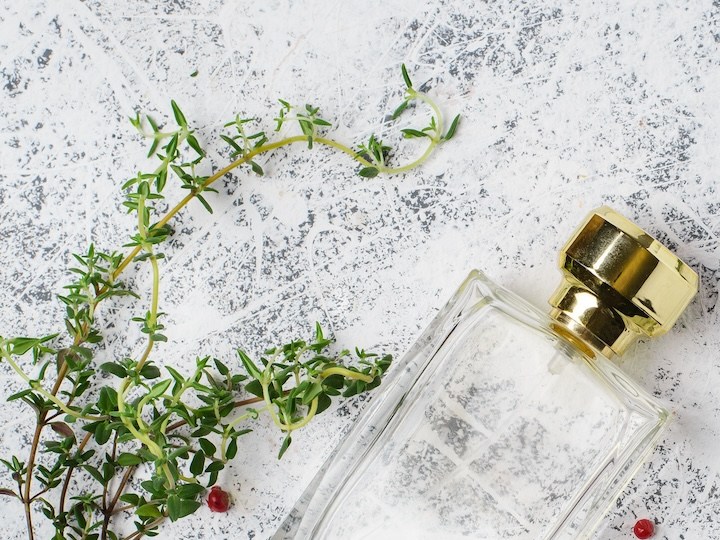 6 perfumes con notas de pimienta rosa que te dejarán un olor especiado y muy sofisticado