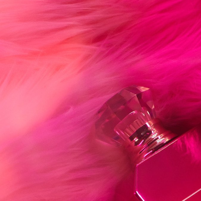 6 perfumes con notas de pimienta rosa que te dejarán un olor especiado y muy sofisticado