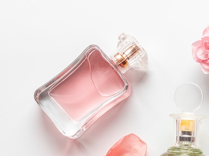 7 perfumes con notas de rosa para conseguir un aroma delicado, femenino y elegante